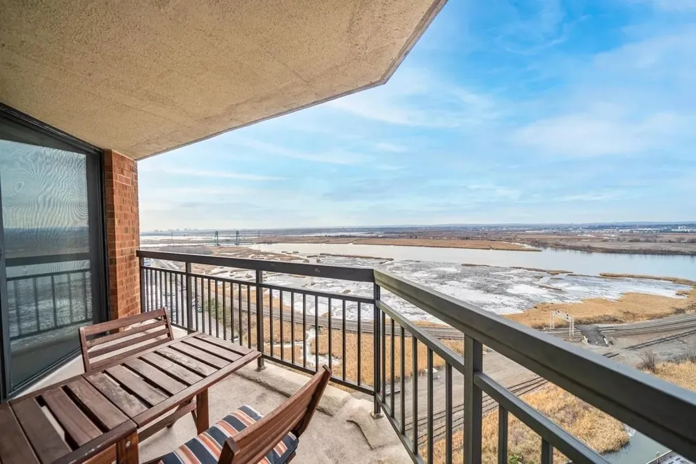 1908 HARMON COVE TOWER Secaucus, NJ 07094