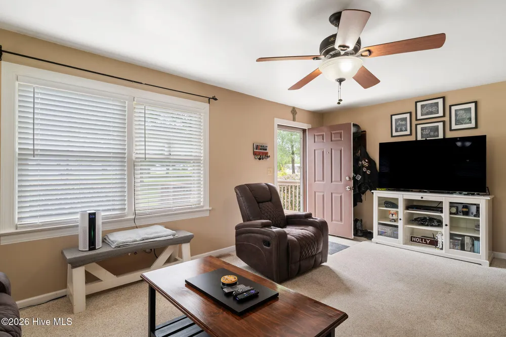 146 Chicken Neck Road Teachey, NC 28464