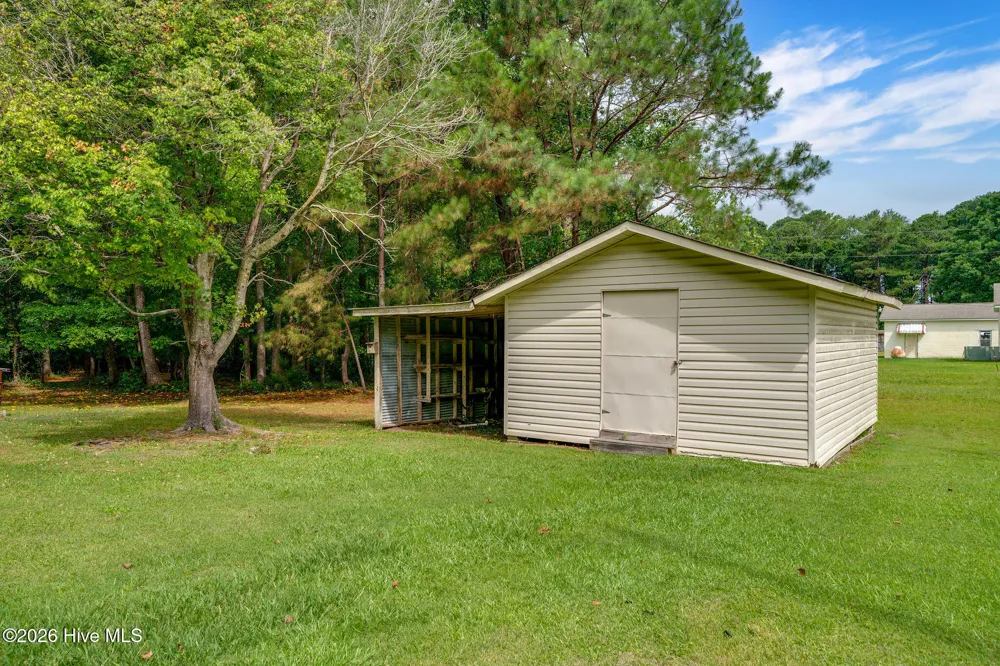 146 Chicken Neck Road Teachey, NC 28464