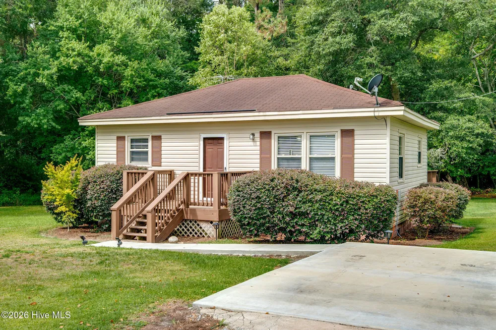 146 Chicken Neck Road Teachey, NC 28464
