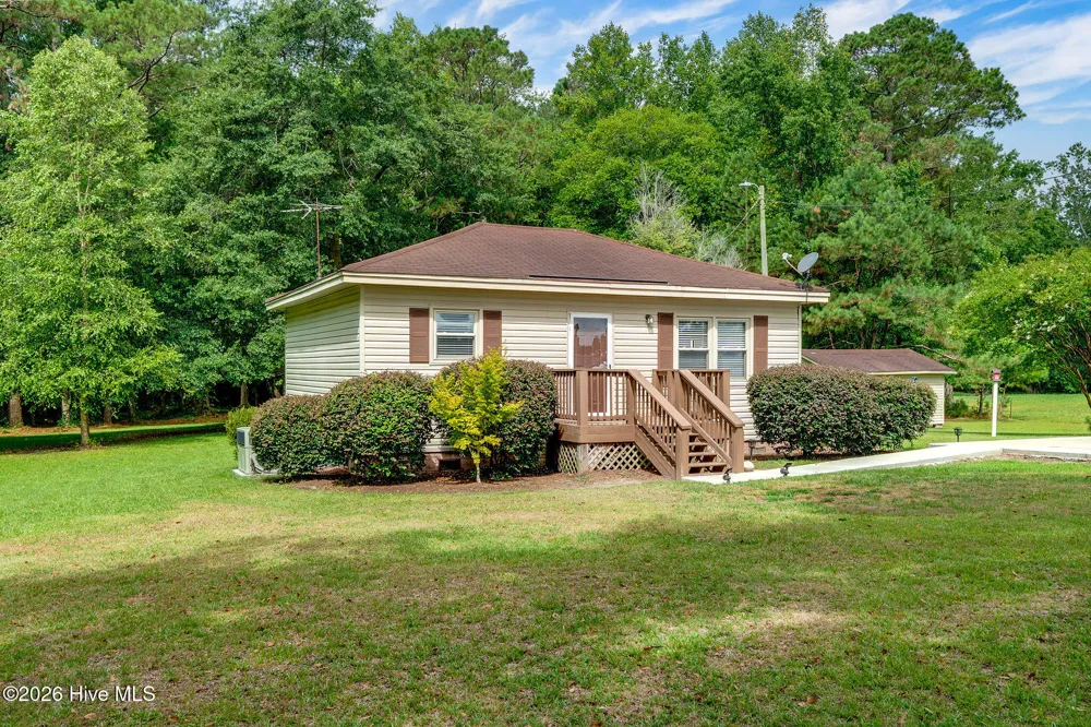146 Chicken Neck Road Teachey, NC 28464