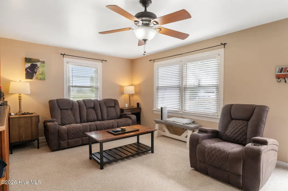 146 Chicken Neck Road Teachey, NC 28464