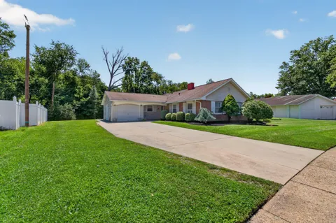 6 MEADOWBROOK PLACE