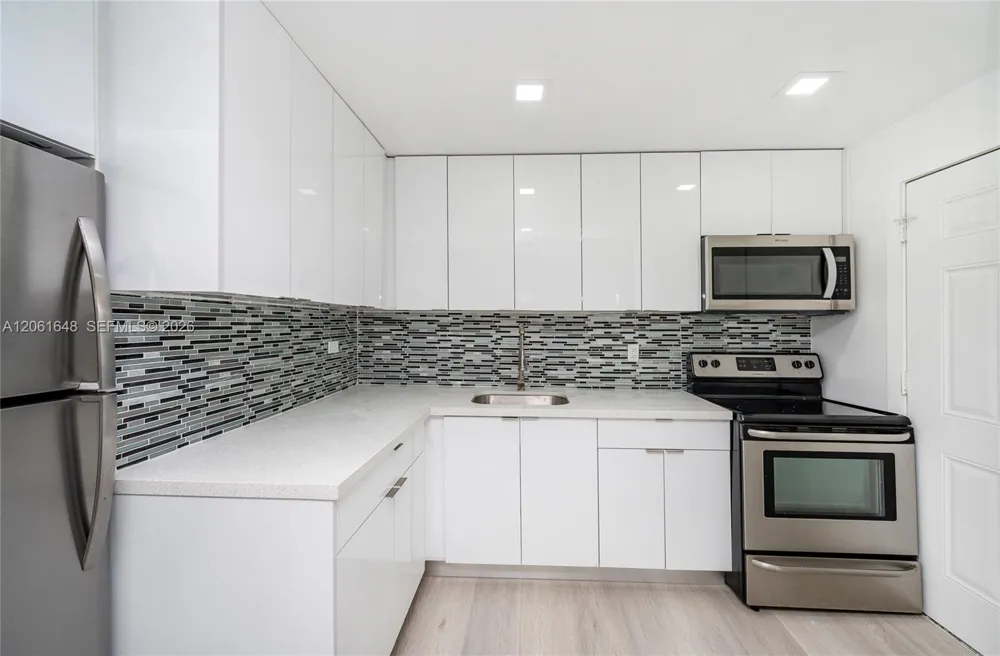 9760 SW 184th St #6D Cutler Bay, FL 33157