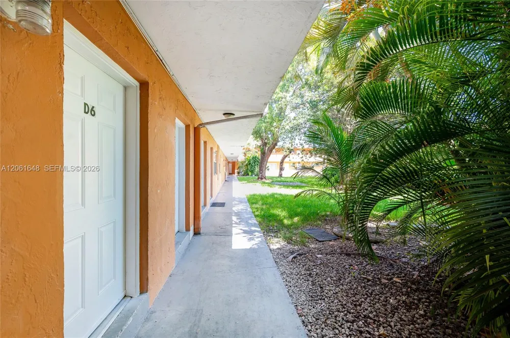 9760 SW 184th St #6D Cutler Bay, FL 33157