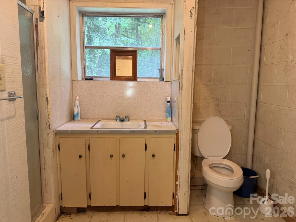 4897 Hwy 226 Highway Little Switzerland, NC 28749