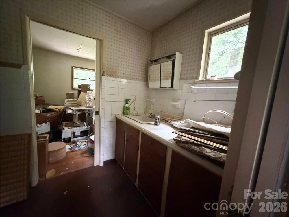 4897 Hwy 226 Highway Little Switzerland, NC 28749