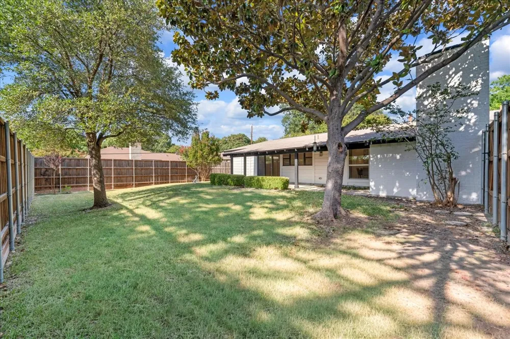 6631 Hunters Ridge Drive Dallas, TX 75248