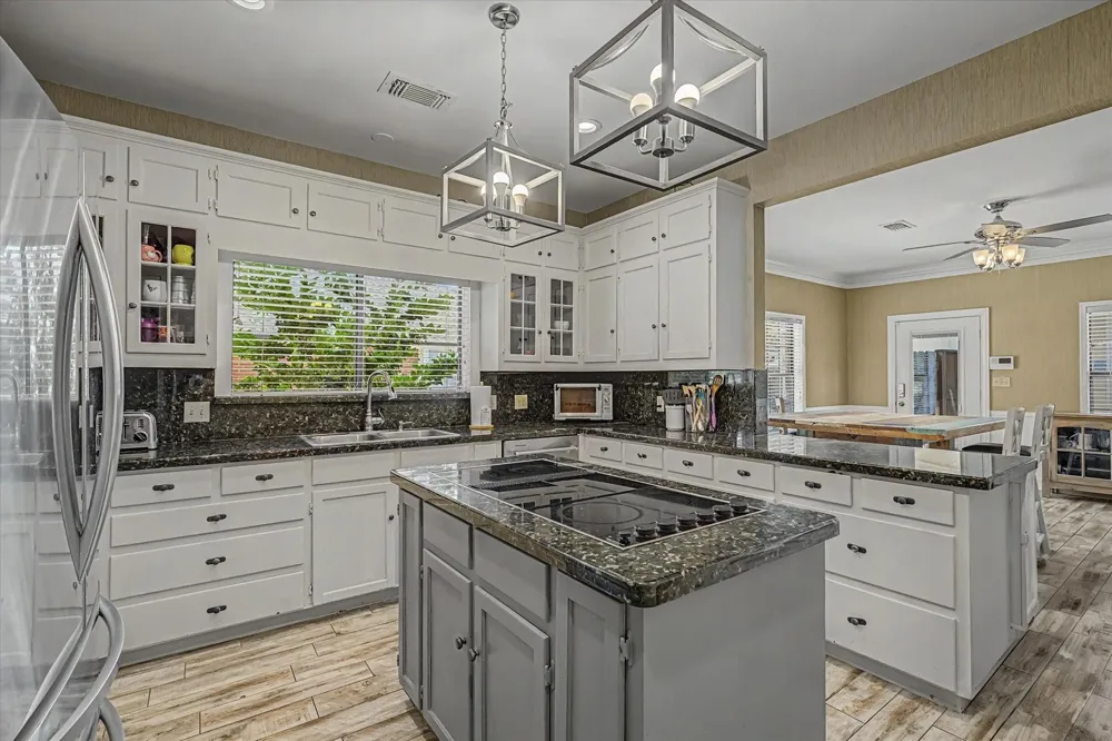 410 Crestwood Drive El Lago, TX 77586