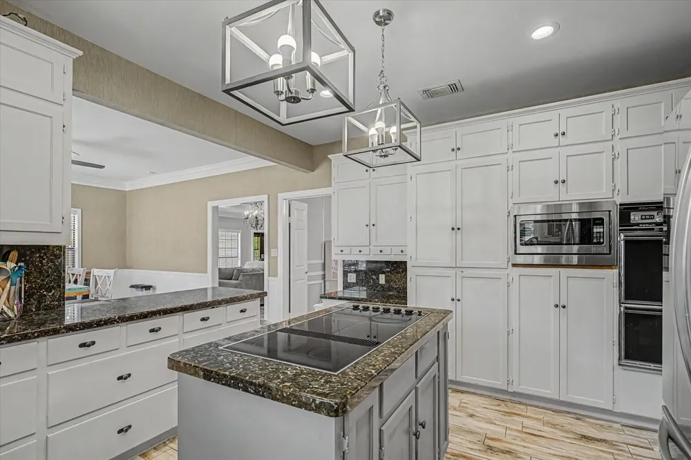 410 Crestwood Drive El Lago, TX 77586