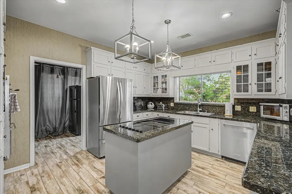 410 Crestwood Drive El Lago, TX 77586