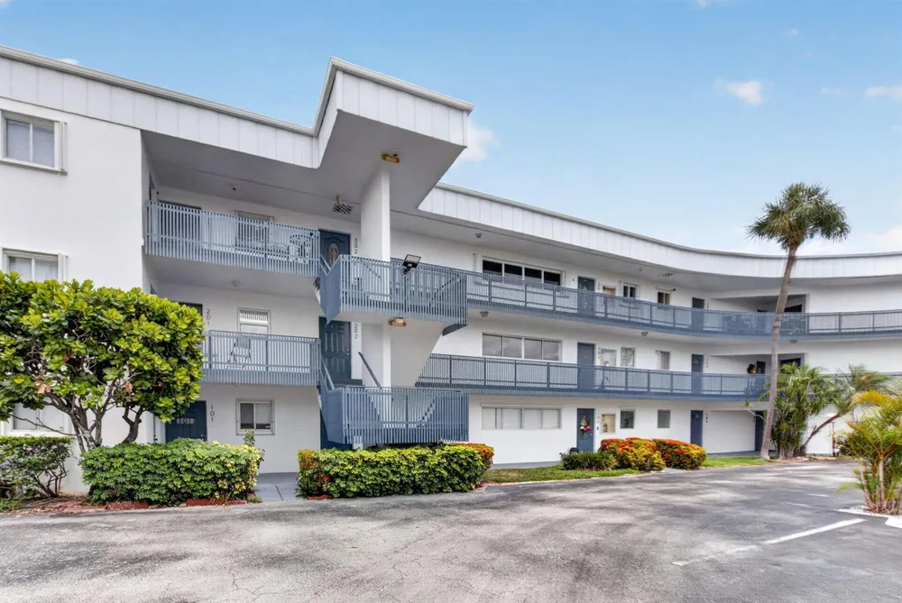 200 Waterway Drive S #303 Lantana, FL 33462