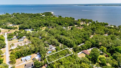 114 Lakeshore Drive