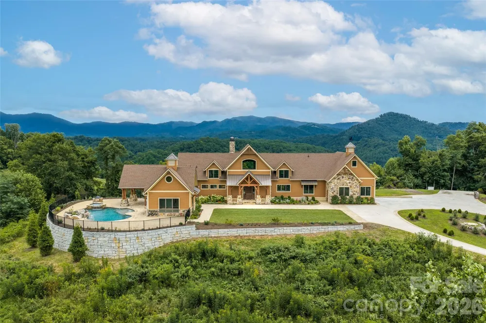 946 Ridge Road Green Mountain, NC 28740