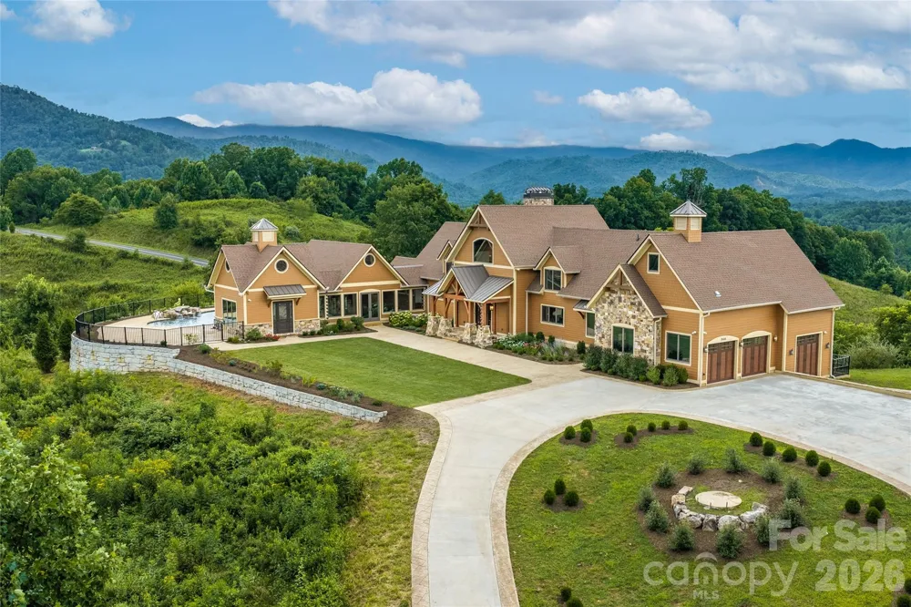 946 Ridge Road Green Mountain, NC 28740