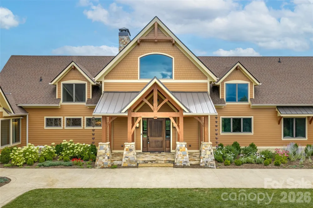 946 Ridge Road Green Mountain, NC 28740