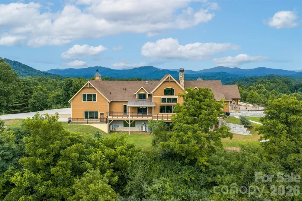 946 Ridge Road Green Mountain, NC 28740