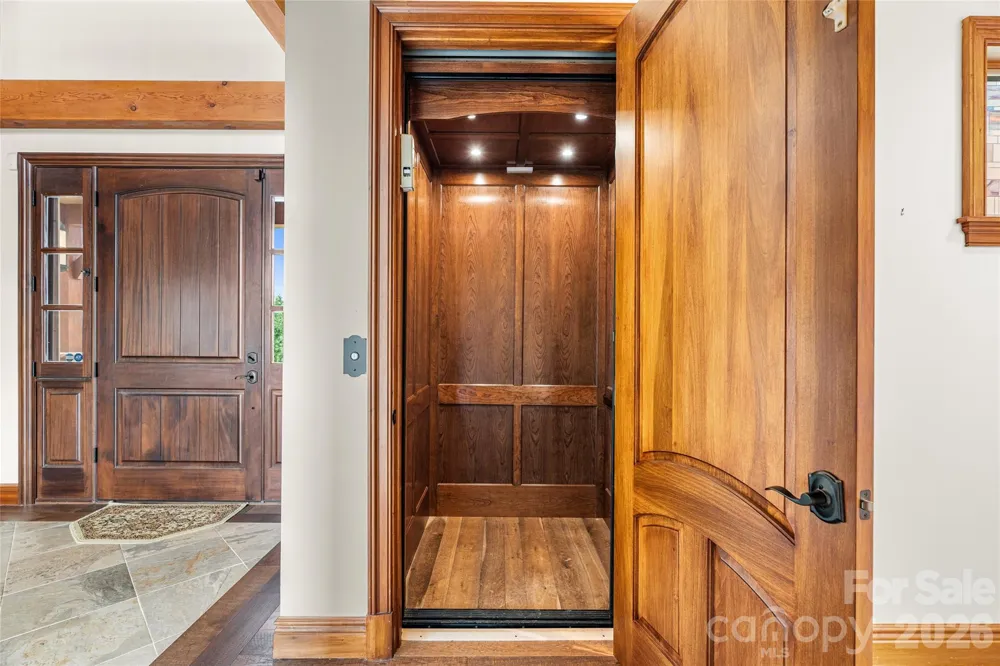 946 Ridge Road Green Mountain, NC 28740