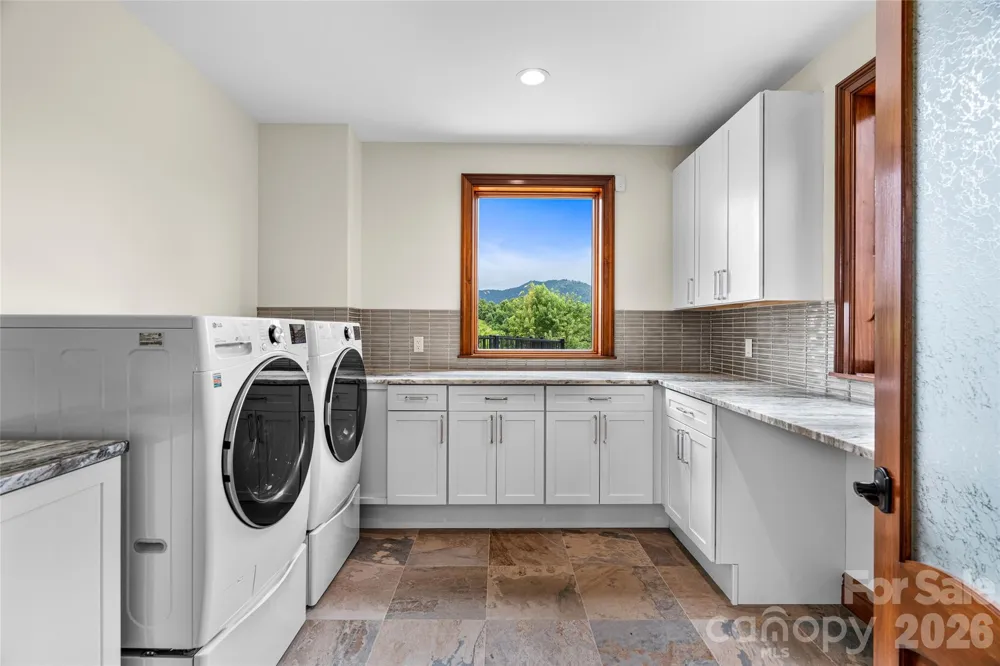 946 Ridge Road Green Mountain, NC 28740