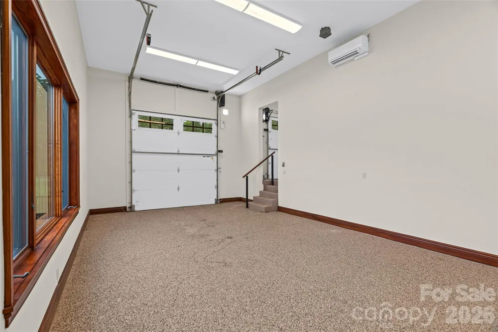 946 Ridge Road Green Mountain, NC 28740