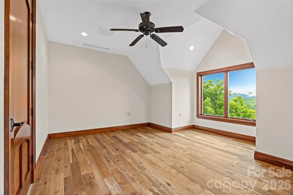 946 Ridge Road Green Mountain, NC 28740