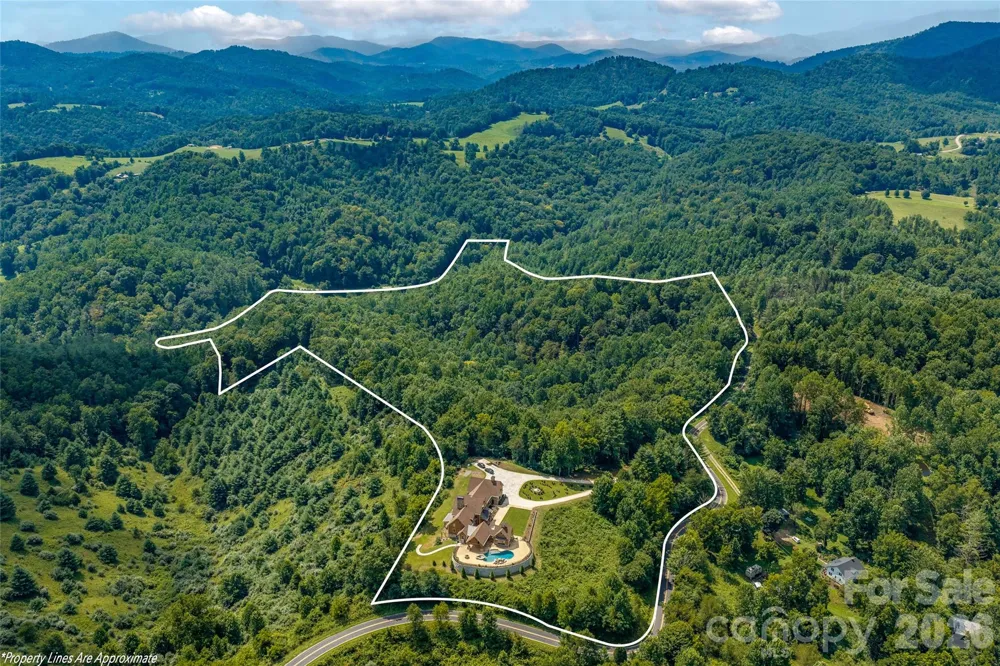 946 Ridge Road Green Mountain, NC 28740