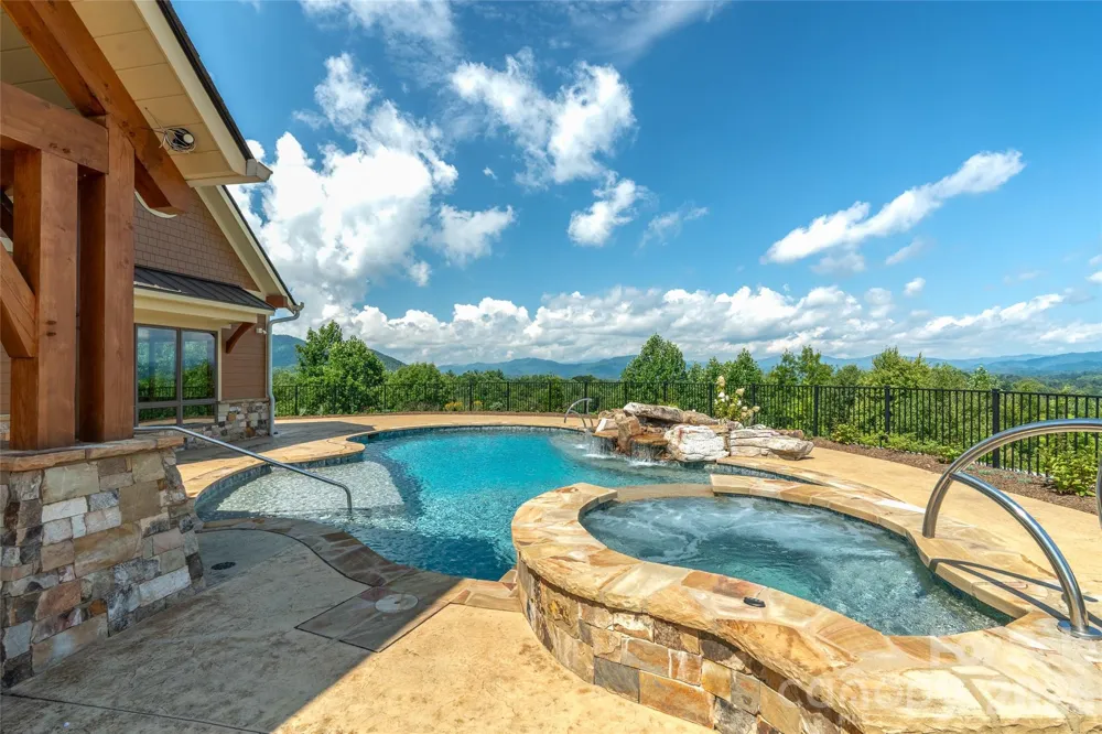 946 Ridge Road Green Mountain, NC 28740