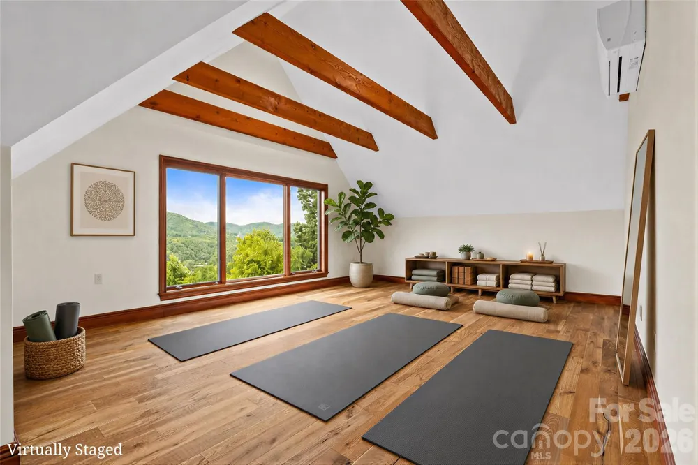 946 Ridge Road Green Mountain, NC 28740