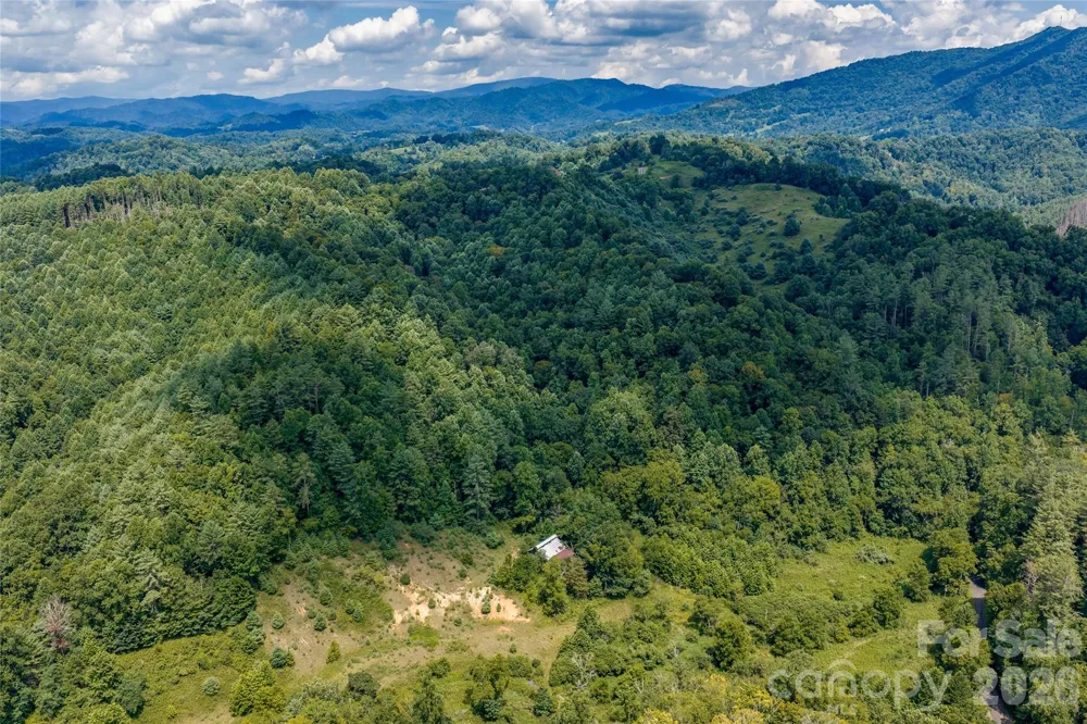 946 Ridge Road Green Mountain, NC 28740