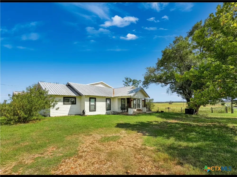 2520 County Road 232 Gonzales, TX 78629