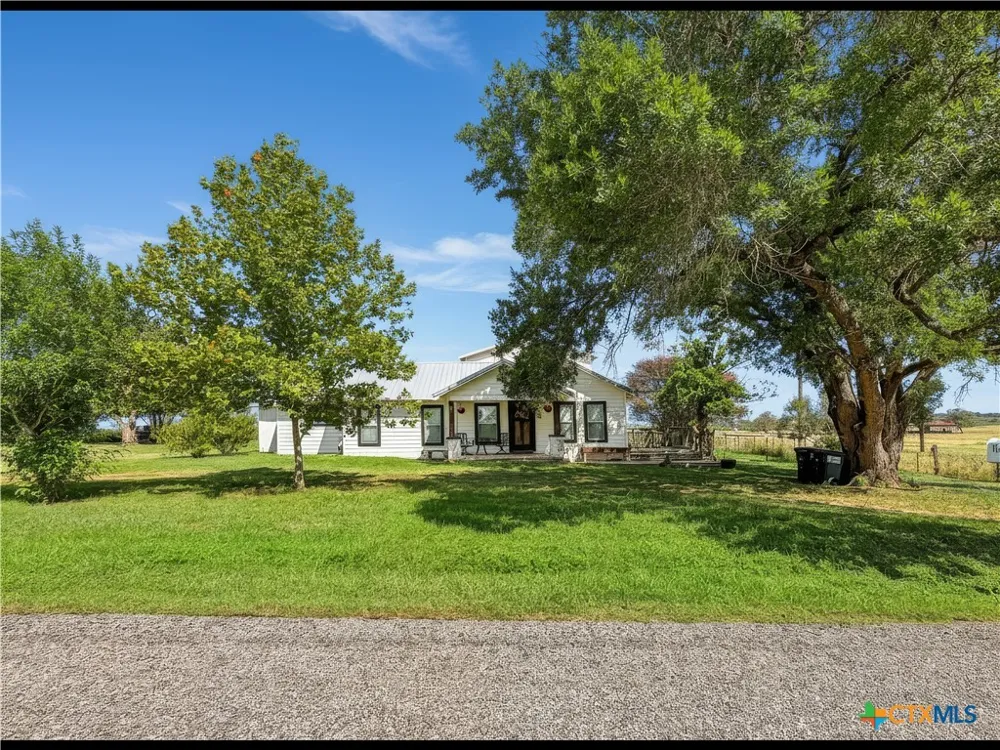 2520 County Road 232 Gonzales, TX 78629