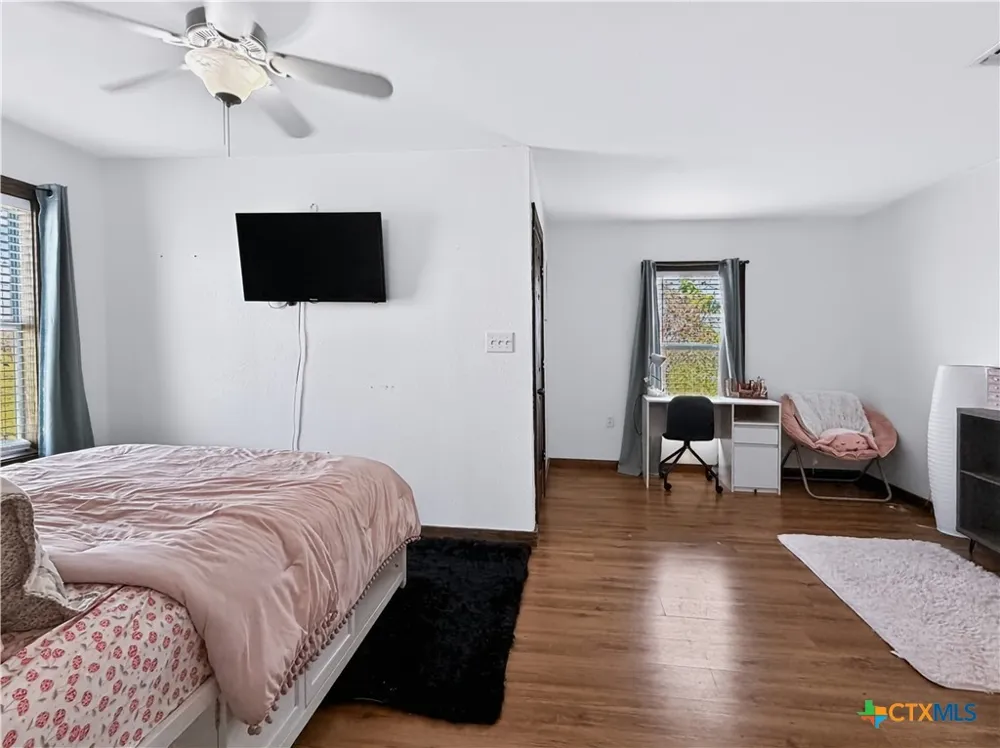 2520 County Road 232 Gonzales, TX 78629