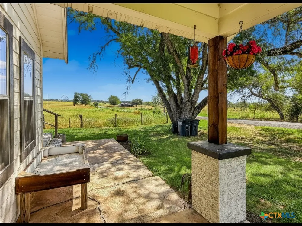 2520 County Road 232 Gonzales, TX 78629