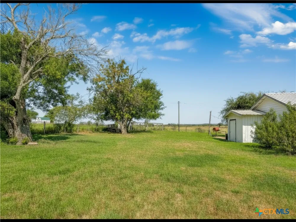 2520 County Road 232 Gonzales, TX 78629
