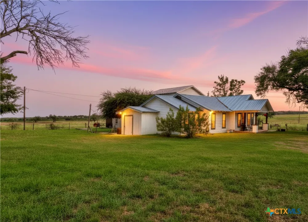 2520 County Road 232 Gonzales, TX 78629