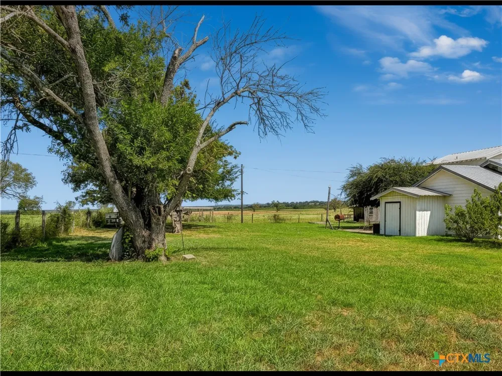 2520 County Road 232 Gonzales, TX 78629