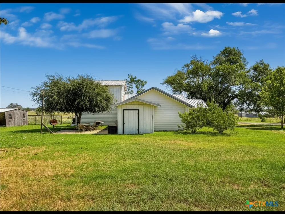 2520 County Road 232 Gonzales, TX 78629