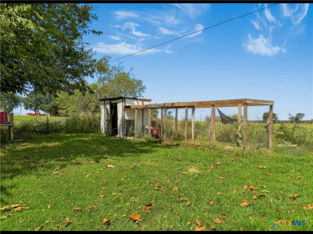2520 County Road 232 Gonzales, TX 78629