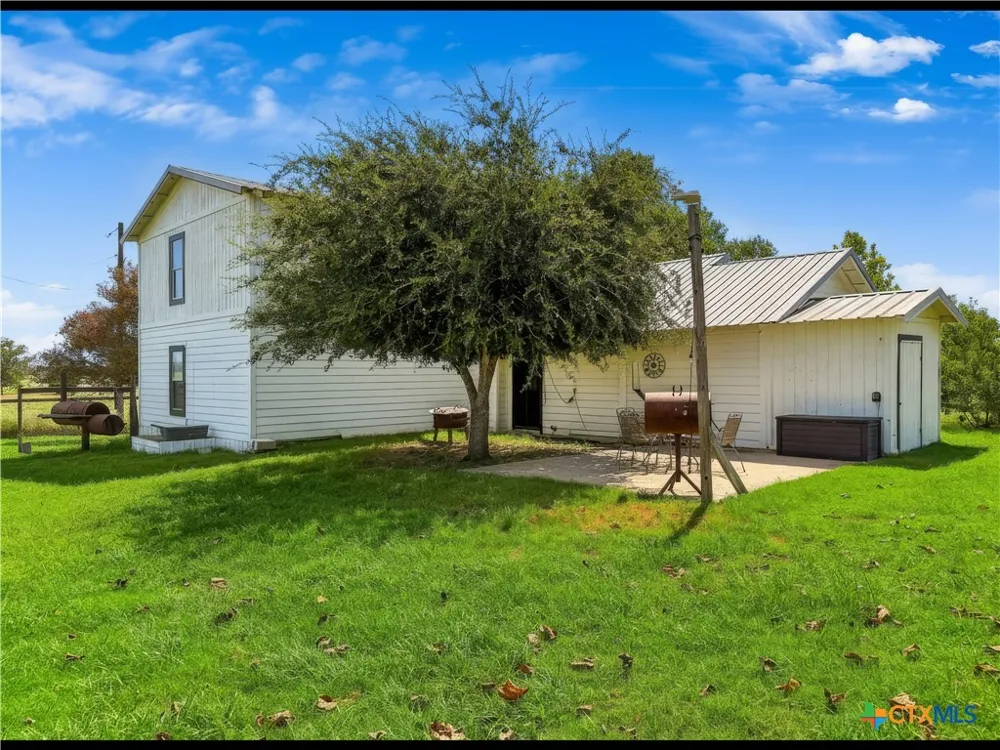 2520 County Road 232 Gonzales, TX 78629