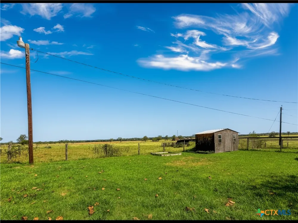 2520 County Road 232 Gonzales, TX 78629