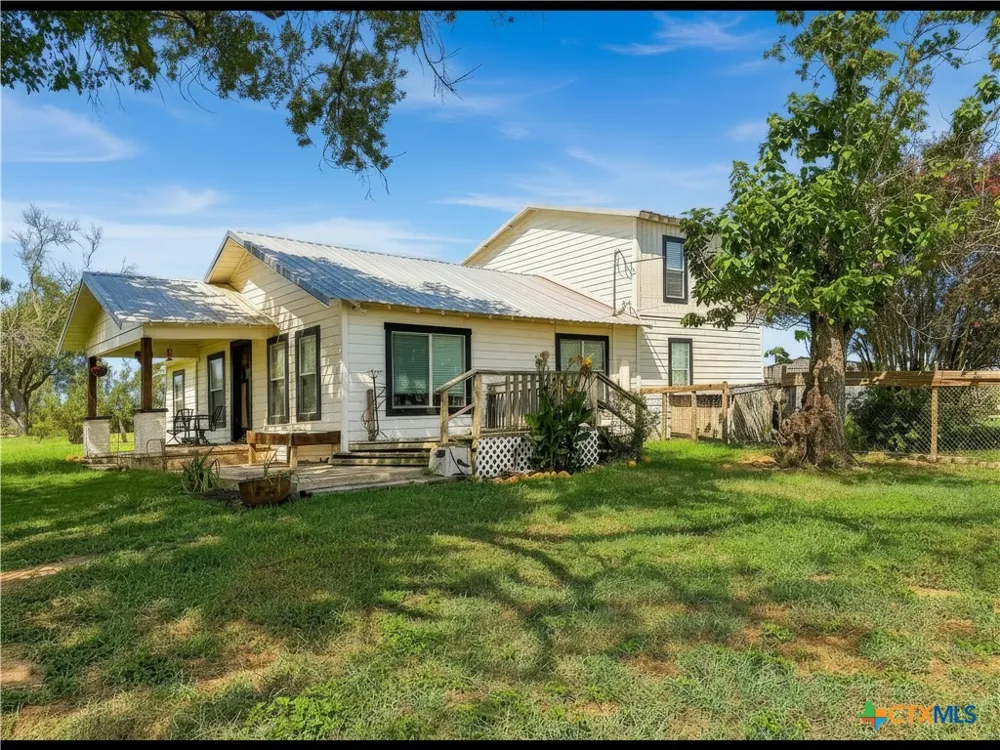 2520 County Road 232 Gonzales, TX 78629