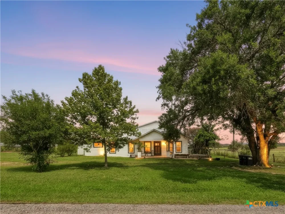 2520 County Road 232 Gonzales, TX 78629