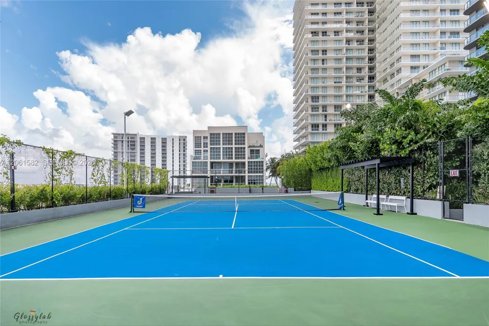 121 NE 34th St #L604 Miami, FL 33137