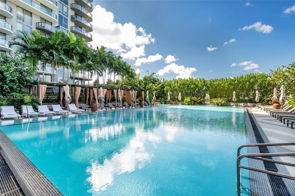 121 NE 34th St #L604 Miami, FL 33137