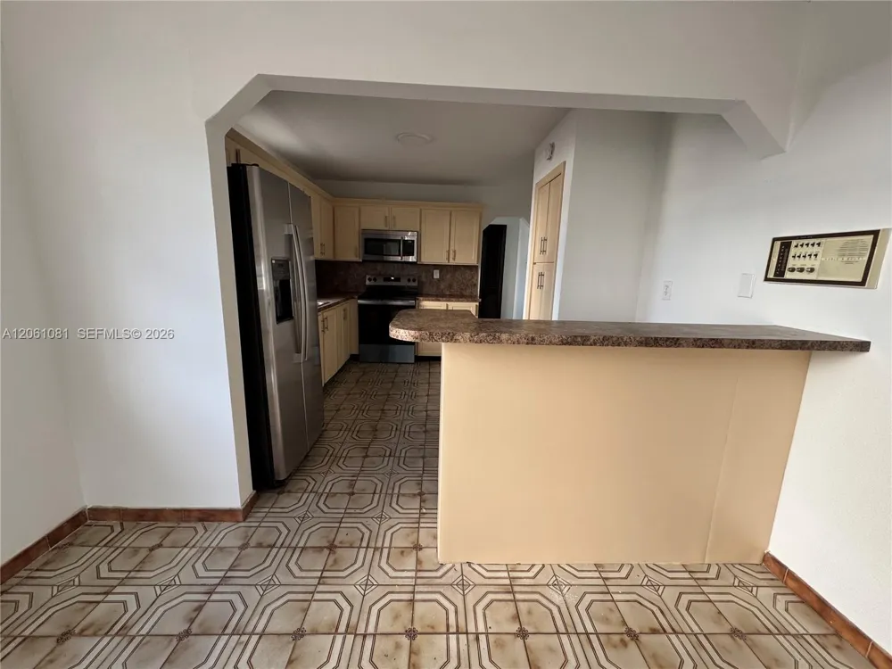 2524 SW 6th St Miami, FL 33135