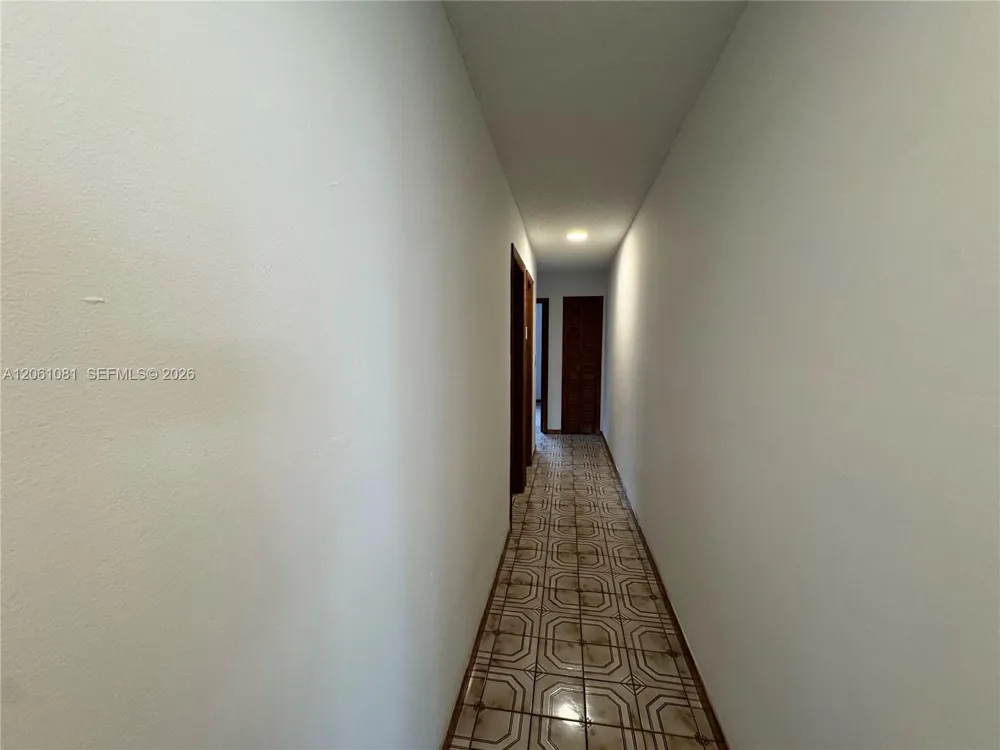 2524 SW 6th St Miami, FL 33135