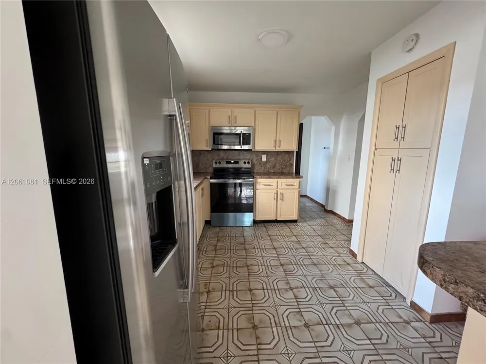 2524 SW 6th St Miami, FL 33135