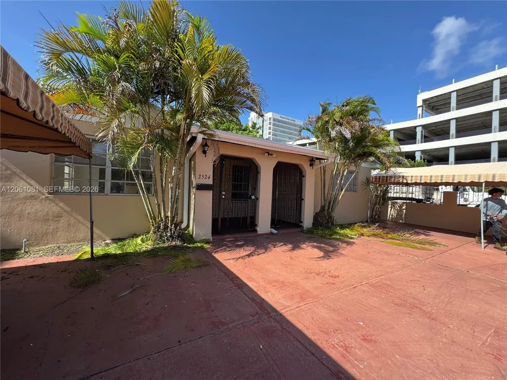 2524 SW 6th St Miami, FL 33135