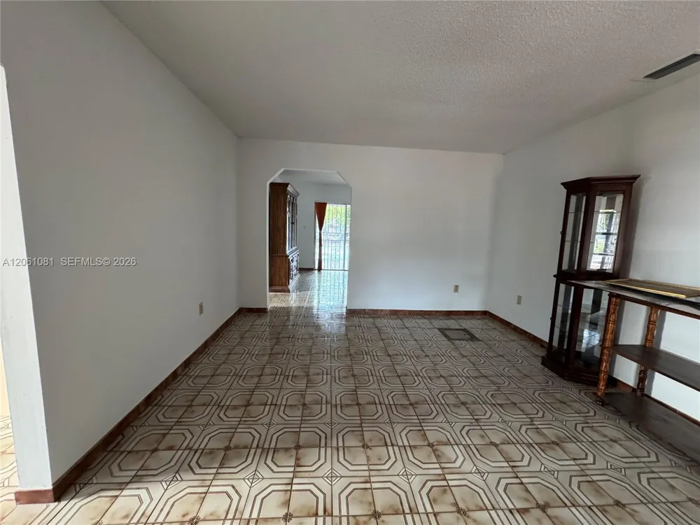 2524 SW 6th St Miami, FL 33135