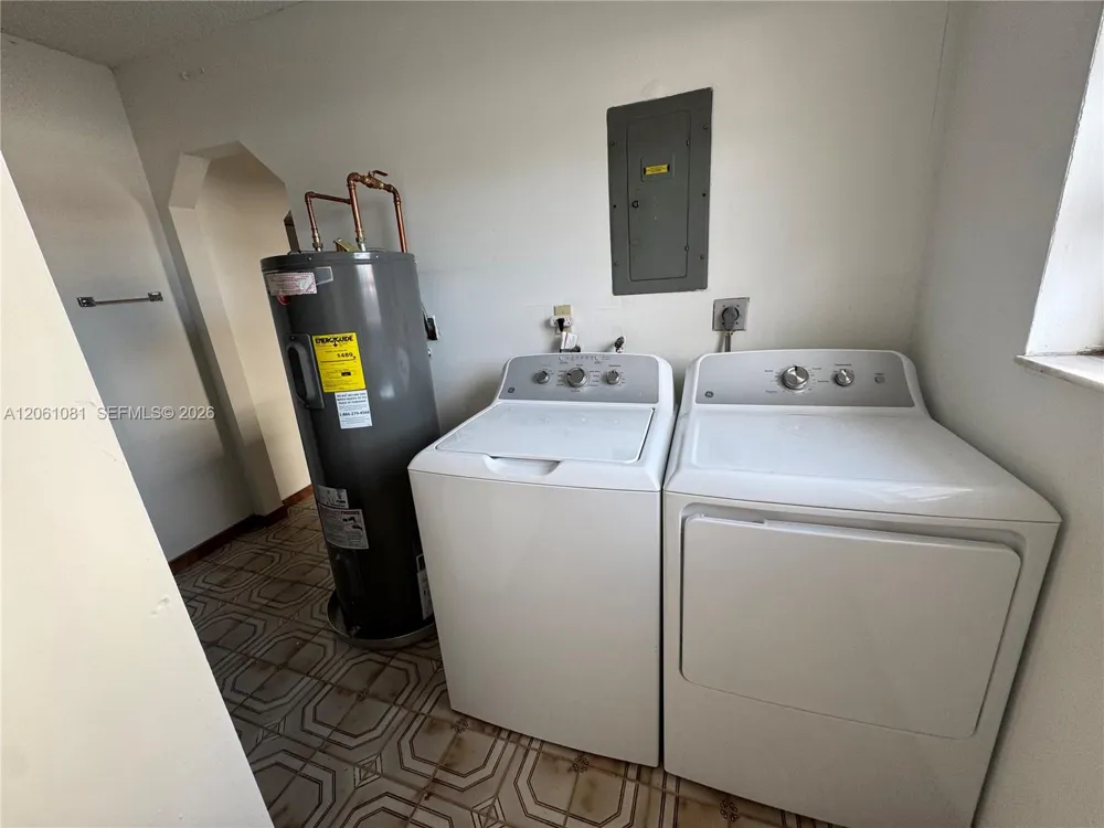 2524 SW 6th St Miami, FL 33135